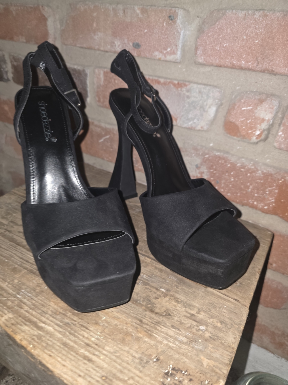 Shoe Dazzle Black Platform Block Heel Sandals